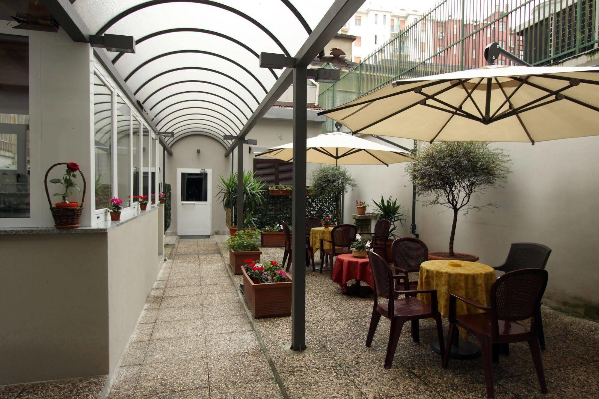 Lux Hotel Durante Milán Exterior foto